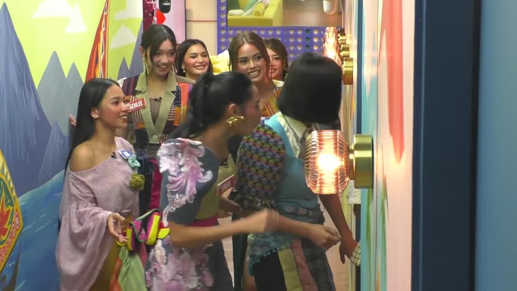 Girls ng PBB Collab 3.0 na nililibot ang bagong girls' bedroom sa bahay ni Kuya