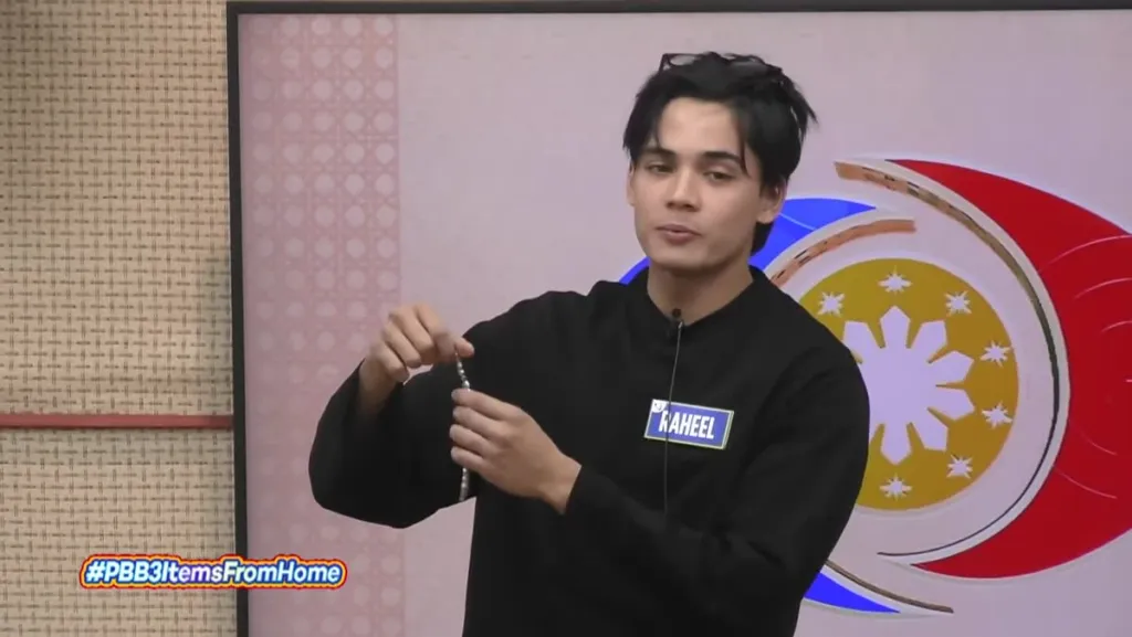 Raheel ng PBB Collab 3.0 na ipinapakita ang tasbih ng kanyang ama