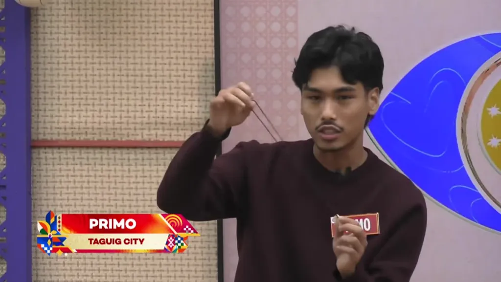 Larawan ng pamilya ni Primo na ipinakita sa PBB Collab 3.0 habang ikinukuwento niya ang kanyang tribal necklace