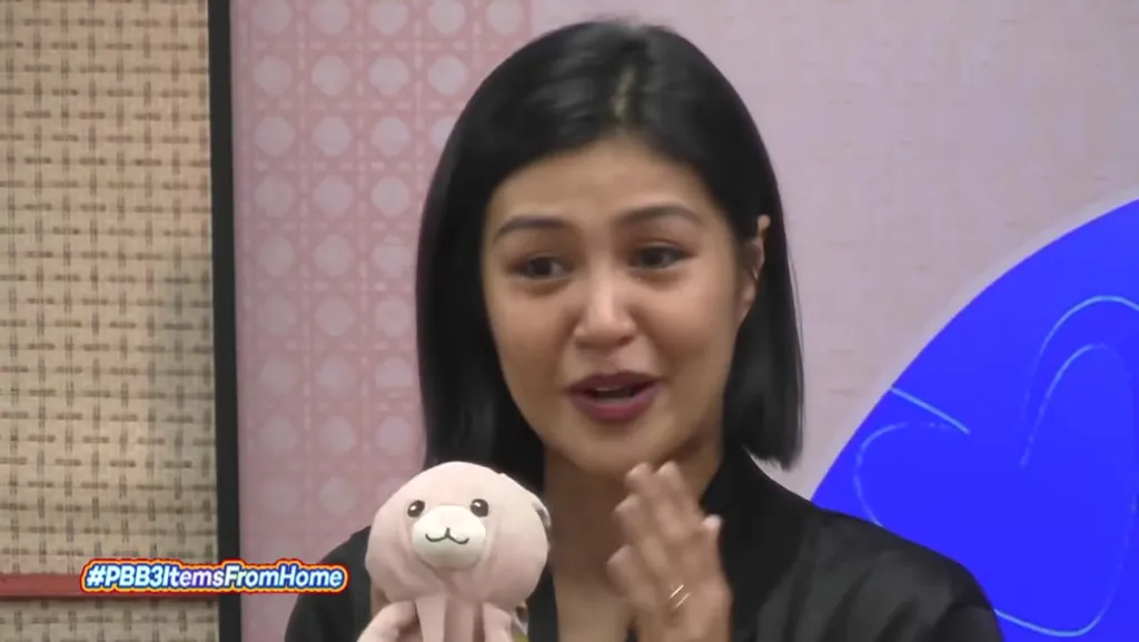 Winwyn ng PBB Collab 3.0 na hawak ang security blanket ng anak niyang si Luna