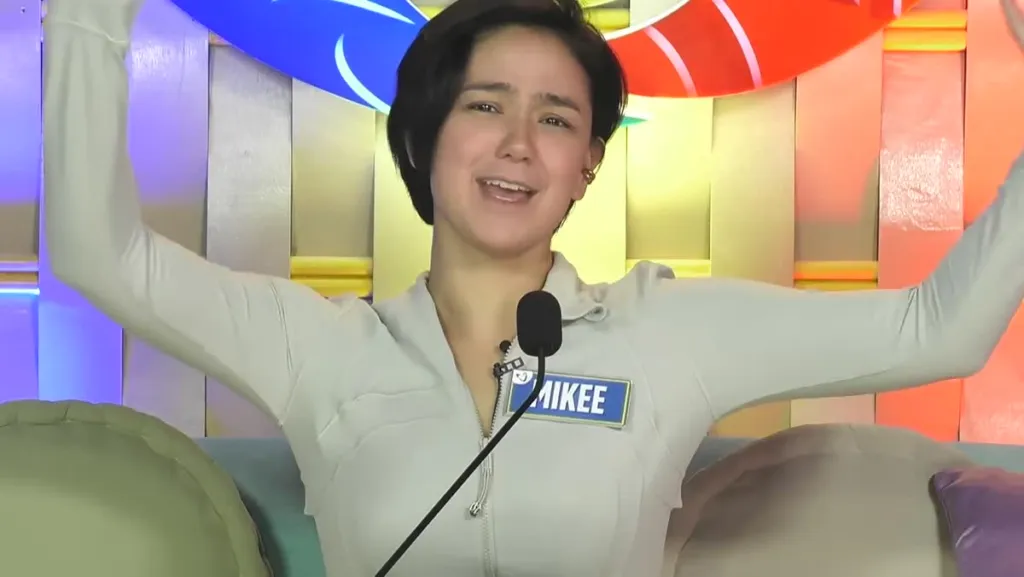 Mikee ng PBB Collab 3.0 na nagdiriwang sa confession room matapos makumpirma ang secret task