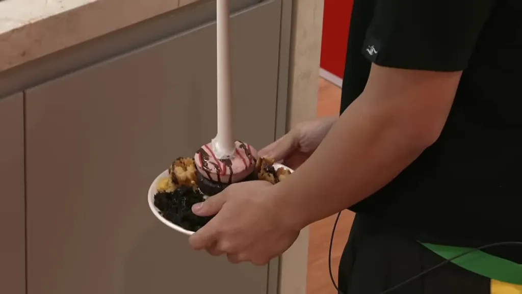 Ang DIY birthday cake na inihanda ng boys ng PBB Collab 3.0 para kay Shea