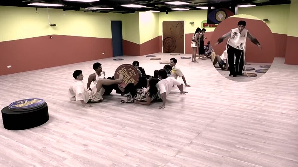 Boys ng PBB Collab 3.0 na nagsisikap ilipat ang big coin gamit ang paa sa task room