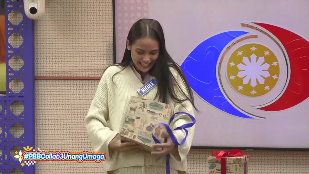 Si Nicole ng PBB Collab 3.0 habang binubuksan ang kanyang memory box