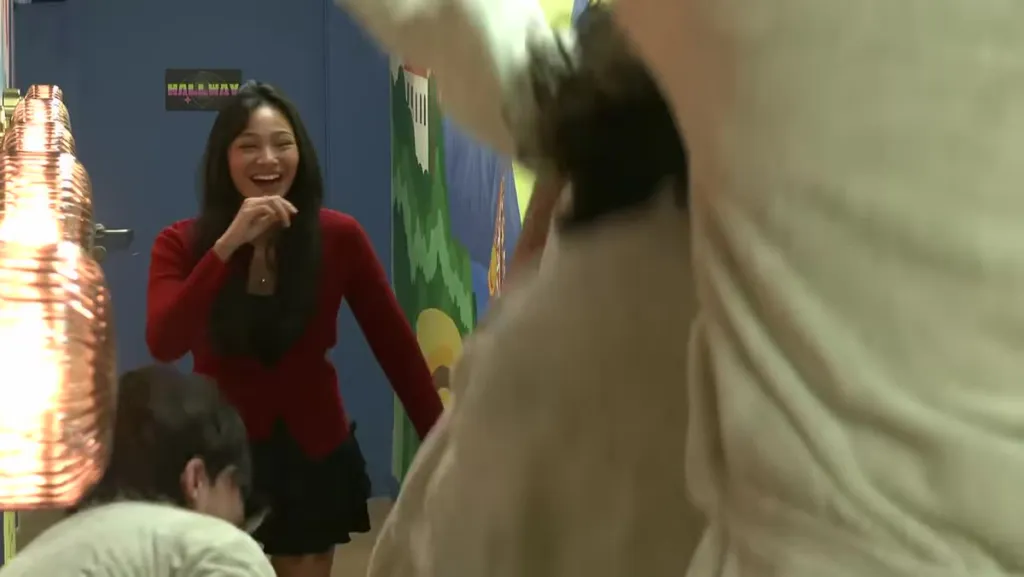 Shea ng PBB Collab 3.0 na tumatawa habang nagpe-perform ang boys na naka-bathrobe