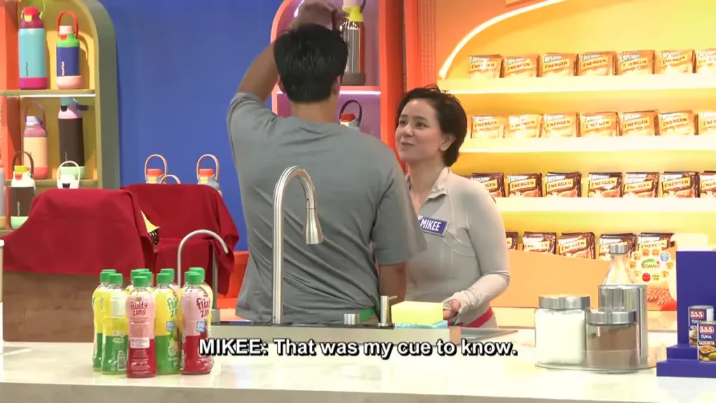 Sina Robbie at Mikee ng PBB Collab 3.0 sa kusina habang inaamin ni Mikee na siya ang ibang collaborator