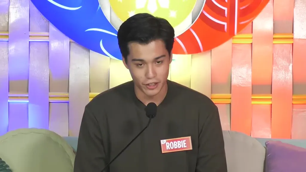 Si Robbie ng PBB Collab 3.0 sa confession room habang ikinukuwento ang koneksyon nila ni Mikee
