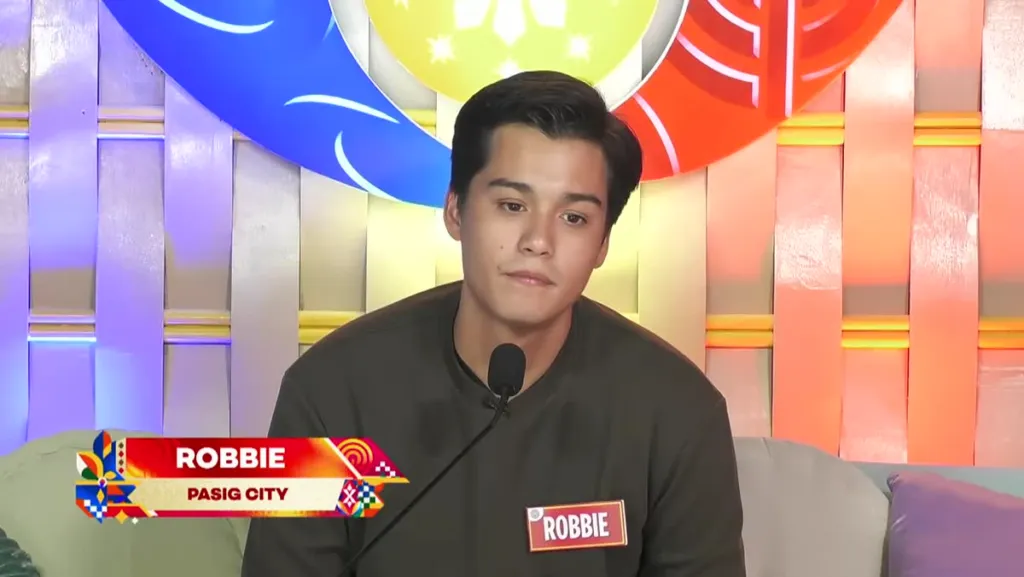 Robbie ng PBB Collab 3.0 sa confession room habang kausap si Kuya tungkol sa partner niya